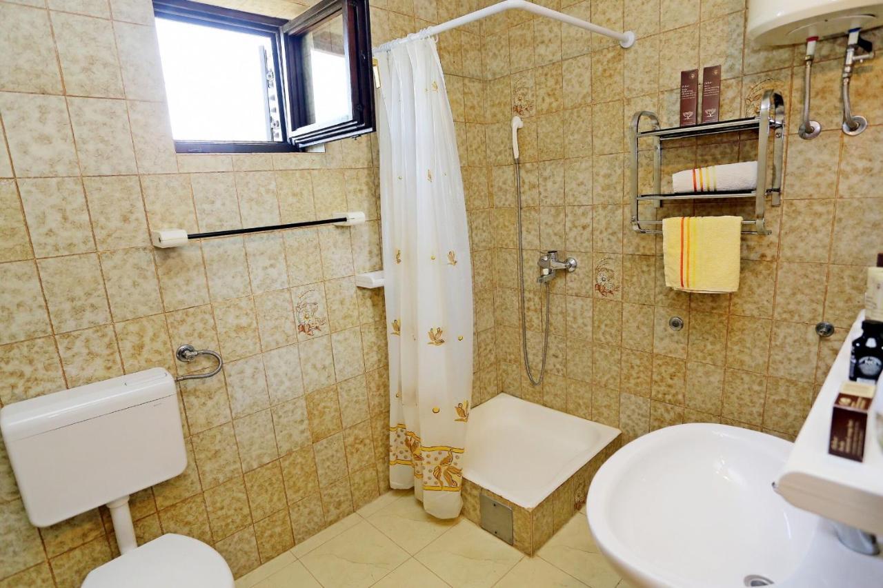 Apartments Dvornik Mirce Exterior foto